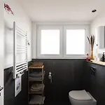 - Zen Haven Luxurious 3-room Japanese-themed With King-size Beds, Balcony, Bamboo Accents, Entertainment Galore & Private Parking - Near Airport & Train Station - Appartamento