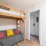 - Zen Haven Luxurious 3-room Japanese-themed With King-size Beds, Balcony, Bamboo Accents, Entertainment Galore & Private Parking - Near Airport & Train Station -
