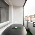 Appartamento - Zen Haven Luxurious 3-room Japanese-themed With King-size Beds, Balcony, Bamboo Accents, Entertainment Galore & Private Parking - Near Airport & Train Station - Duisburgo