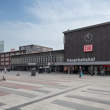 - Zen Haven Luxurious 3-room Japanese-themed With King-size Beds, Balcony, Bamboo Accents, Entertainment Galore & Private Parking - Near Airport & Train Station - Duisburg