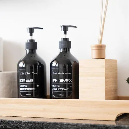 - Zen Haven Luxurious 3-room Japanese-themed With King-size Beds, Balcony, Bamboo Accents, Entertainment Galore & Private Parking - Near Airport & Train Station - Lägenhet Duisburg