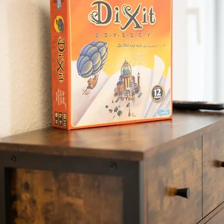 Lägenhet - Zen Haven Luxurious 3-room Japanese-themed With King-size Beds, Balcony, Bamboo Accents, Entertainment Galore & Private Parking - Near Airport & Train Station - *