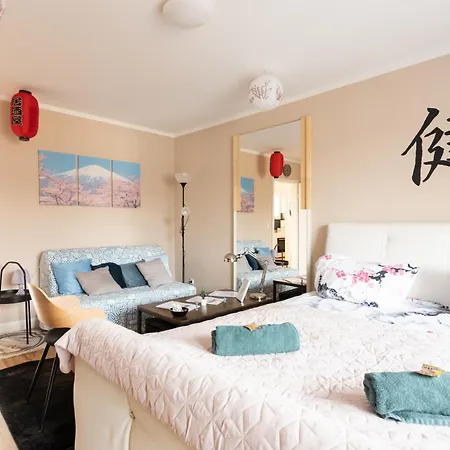 Lägenhet - Zen Haven Luxurious 3-room Japanese-themed With King-size Beds, Balcony, Bamboo Accents, Entertainment Galore & Private Parking - Near Airport & Train Station - *