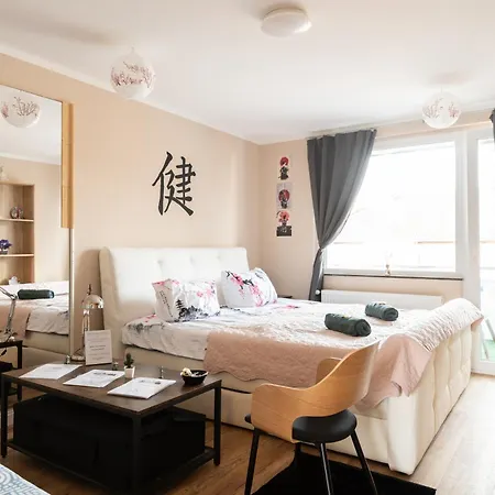 - Zen Haven Luxurious 3-room Japanese-themed With King-size Beds, Balcony, Bamboo Accents, Entertainment Galore & Private Parking - Near Airport & Train Station - Apartment Duisburg