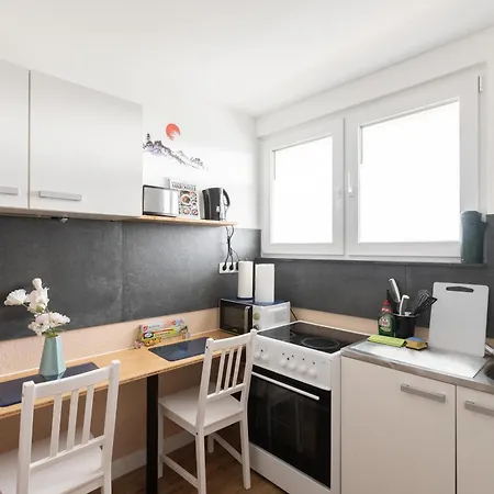 - Zen Haven Luxurious 3-room Japanese-themed With King-size Beds, Balcony, Bamboo Accents, Entertainment Galore & Private Parking - Near Airport & Train Station - Lägenhet Duisburg