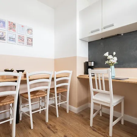 - Zen Haven Luxurious 3-room Japanese-themed With King-size Beds, Balcony, Bamboo Accents, Entertainment Galore & Private Parking - Near Airport & Train Station - 뒤스부르크