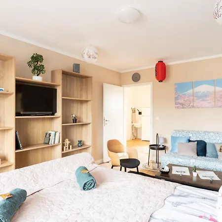 - Zen Haven Luxurious 3-room Japanese-themed With King-size Beds, Balcony, Bamboo Accents, Entertainment Galore & Private Parking - Near Airport & Train Station - Duisburg