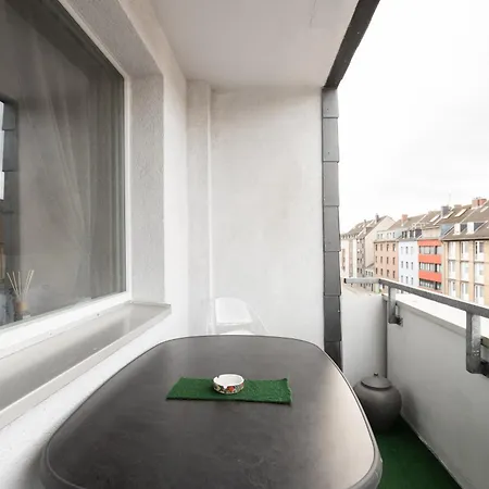 Lägenhet - Zen Haven Luxurious 3-room Japanese-themed With King-size Beds, Balcony, Bamboo Accents, Entertainment Galore & Private Parking - Near Airport & Train Station - Duisburg