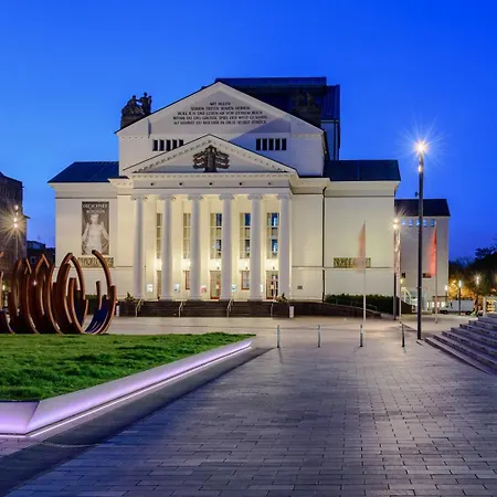 - Zen Haven Luxurious 3-room Japanese-themed With King-size Beds, Balcony, Bamboo Accents, Entertainment Galore & Private Parking - Near Airport & Train Station - Duisburg