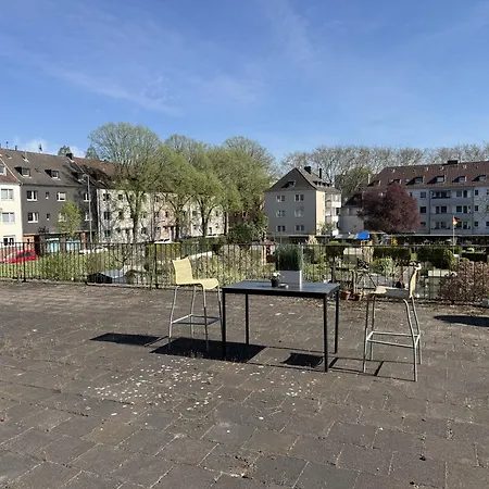 Apartment - Zen Haven Luxurious 3-room Japanese-themed With King-size Beds, Balcony, Bamboo Accents, Entertainment Galore & Private Parking - Near Airport & Train Station - Duisburg