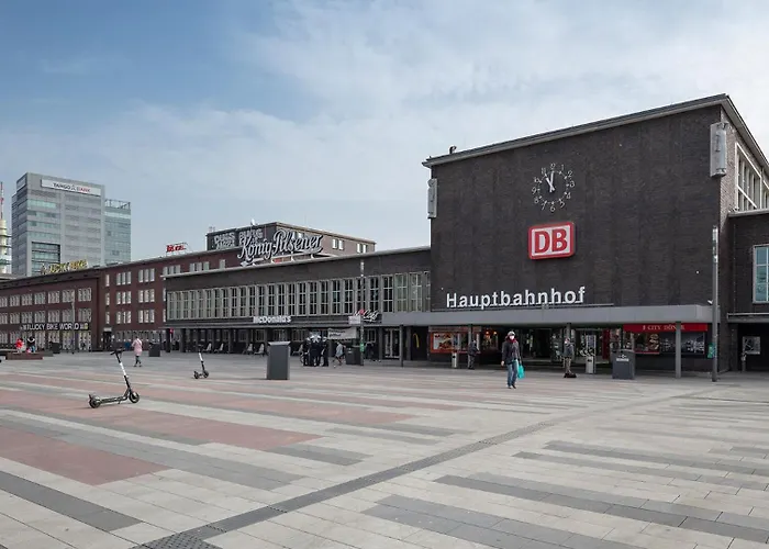 - Zen Haven Luxurious 3-room Japanese-themed With King-size Beds, Balcony, Bamboo Accents, Entertainment Galore & Private Parking - Near Airport & Train Station - Duisburg