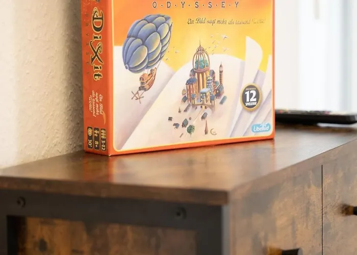 Lejlighed - Zen Haven Luxurious 3-room Japanese-themed With King-size Beds, Balcony, Bamboo Accents, Entertainment Galore & Private Parking - Near Airport & Train Station - *