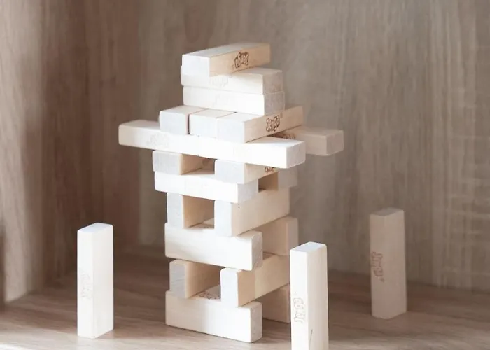 Lejlighed - Zen Haven Luxurious 3-room Japanese-themed With King-size Beds, Balcony, Bamboo Accents, Entertainment Galore & Private Parking - Near Airport & Train Station - Duisburg