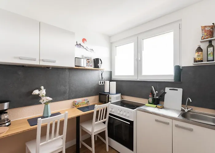 - Zen Haven Luxurious 3-room Japanese-themed With King-size Beds, Balcony, Bamboo Accents, Entertainment Galore & Private Parking - Near Airport & Train Station - Apartmán Duisburg