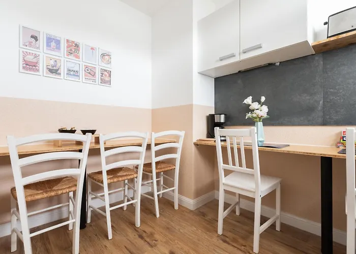 - Zen Haven Luxurious 3-room Japanese-themed With King-size Beds, Balcony, Bamboo Accents, Entertainment Galore & Private Parking - Near Airport & Train Station - Duisburg