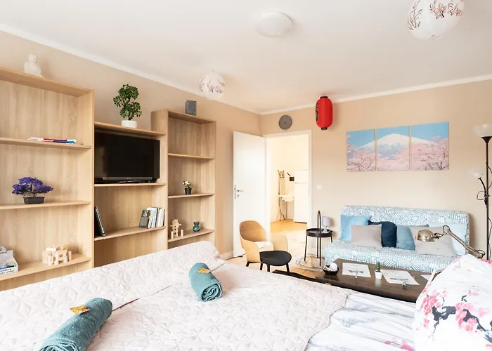 - Zen Haven Luxurious 3-room Japanese-themed With King-size Beds, Balcony, Bamboo Accents, Entertainment Galore & Private Parking - Near Airport & Train Station - دوسبرغ