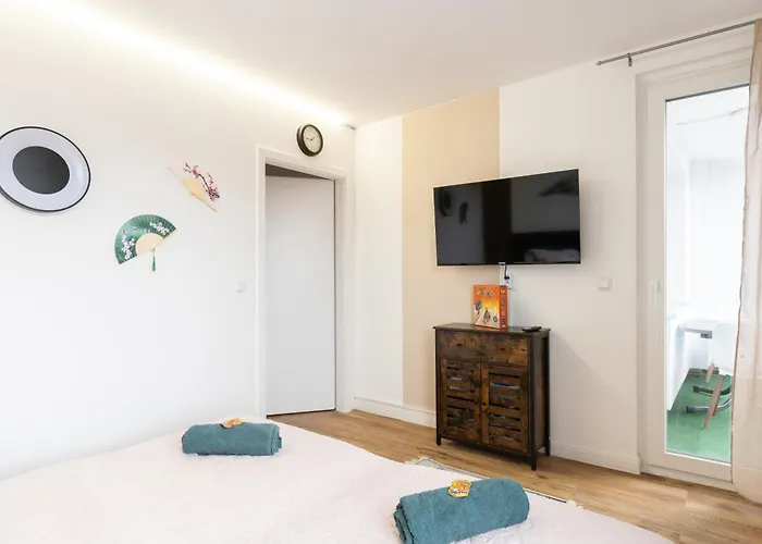 شقة - Zen Haven Luxurious 3-room Japanese-themed With King-size Beds, Balcony, Bamboo Accents, Entertainment Galore & Private Parking - Near Airport & Train Station - دوسبرغ