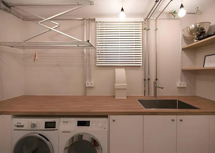 - Zen Haven Luxurious 3-room Japanese-themed With King-size Beds, Balcony, Bamboo Accents, Entertainment Galore & Private Parking - Near Airport & Train Station - Apartmán