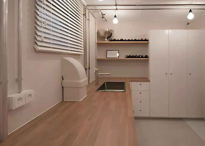 Apartmán - Zen Haven Luxurious 3-room Japanese-themed With King-size Beds, Balcony, Bamboo Accents, Entertainment Galore & Private Parking - Near Airport & Train Station - *