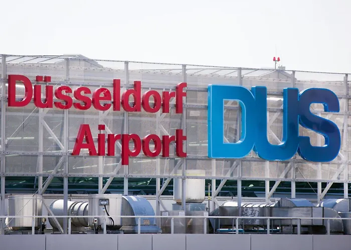 - Zen Haven Luxurious 3-room Japanese-themed With King-size Beds, Balcony, Bamboo Accents, Entertainment Galore & Private Parking - Near Airport & Train Station - Duisburg